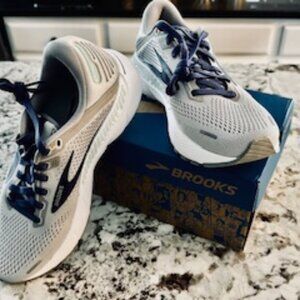 BROOKS Adrenaine GTS 22 Women's Running Shoe Size 7 M